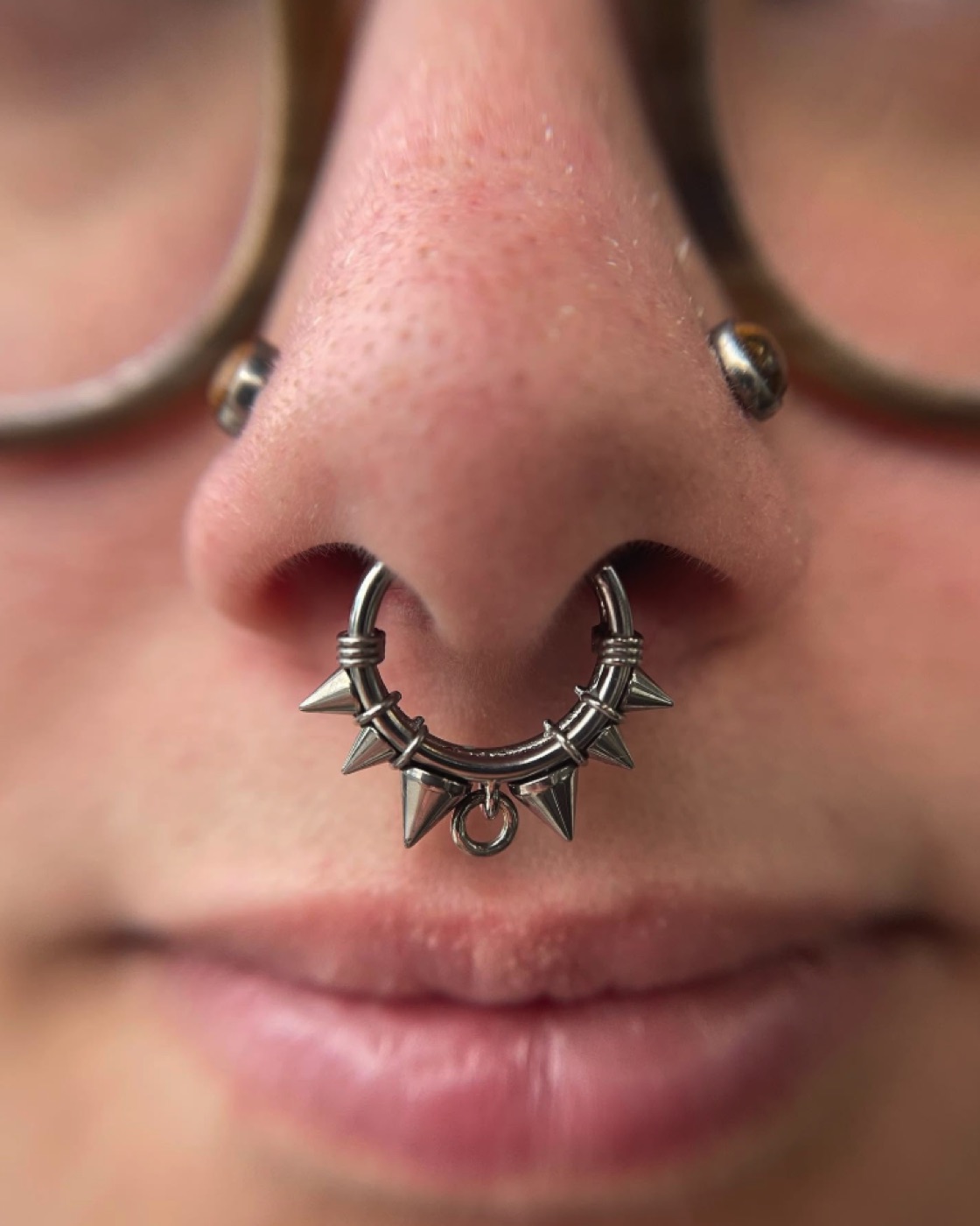Decorative septum piercing